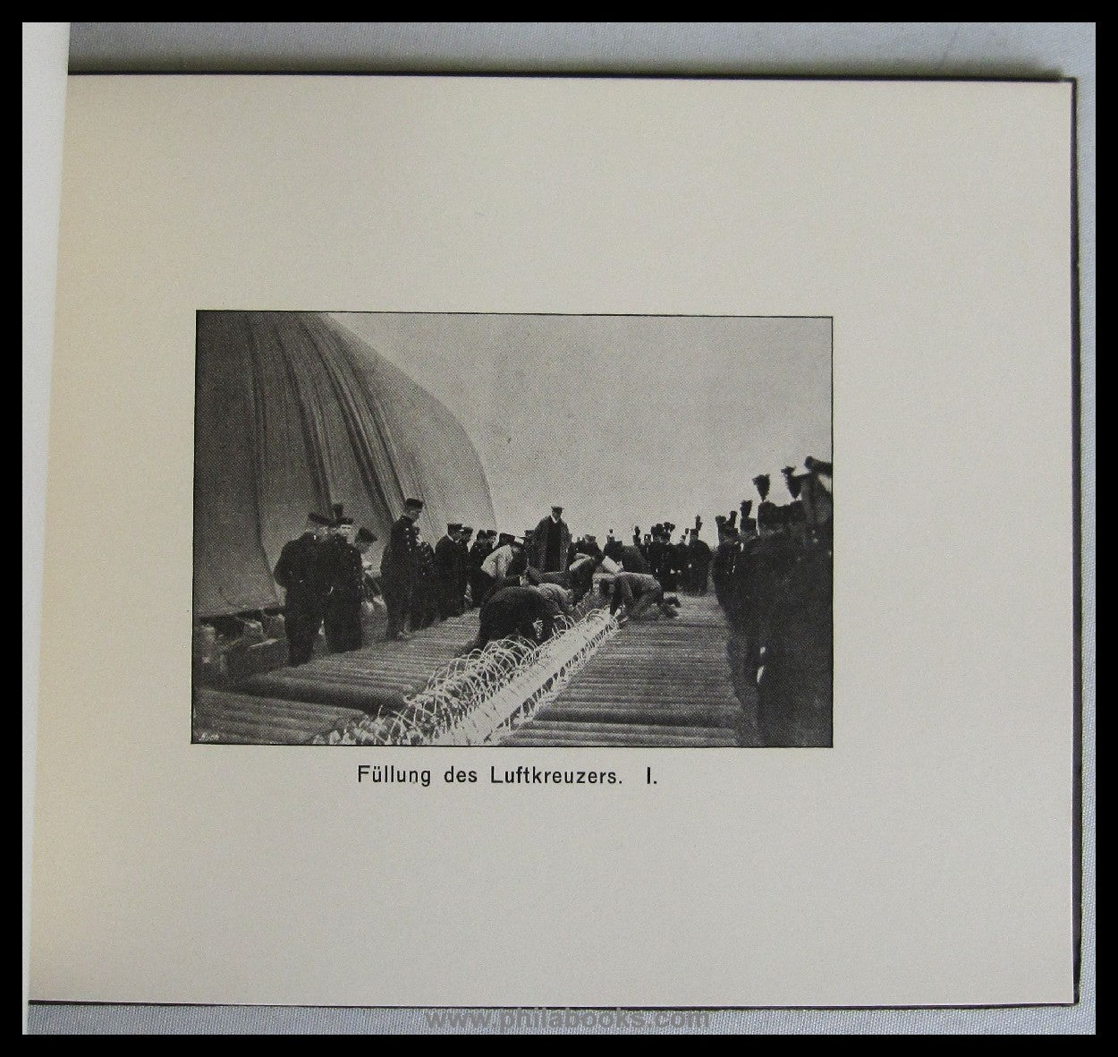 Wartime filling and mounting of an air cruiser, around 1914, 1...